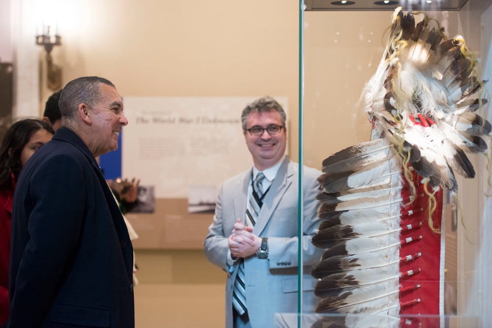 President of the Republic of Trinidad and Tobago lays a wreath at the Tomb of the Unknown Soldier in Arlington National Cemetery