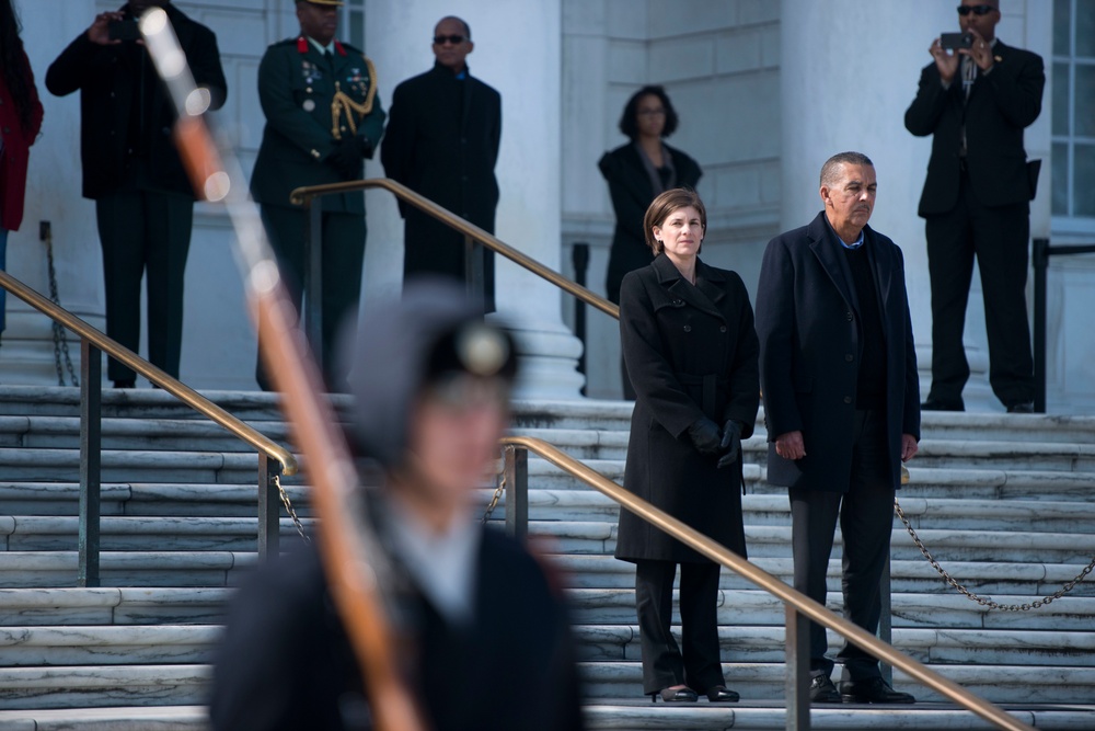 President of the Republic of Trinidad and Tobago lays a wreath at the Tomb of the Unknown Soldier in Arlington National Cemetery