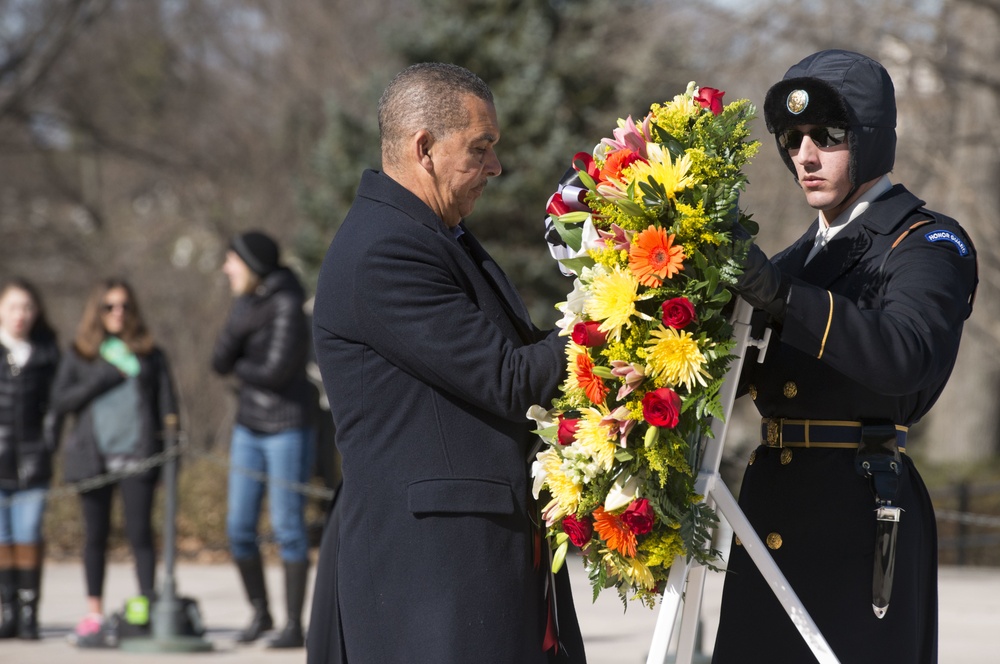 President of the Republic of Trinidad and Tobago lays a wreath at the Tomb of the Unknown Soldier in Arlington National Cemetery