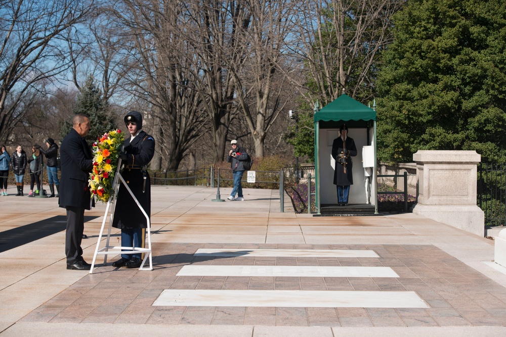 President of the Republic of Trinidad and Tobago lays a wreath at the Tomb of the Unknown Soldier in Arlington National Cemetery
