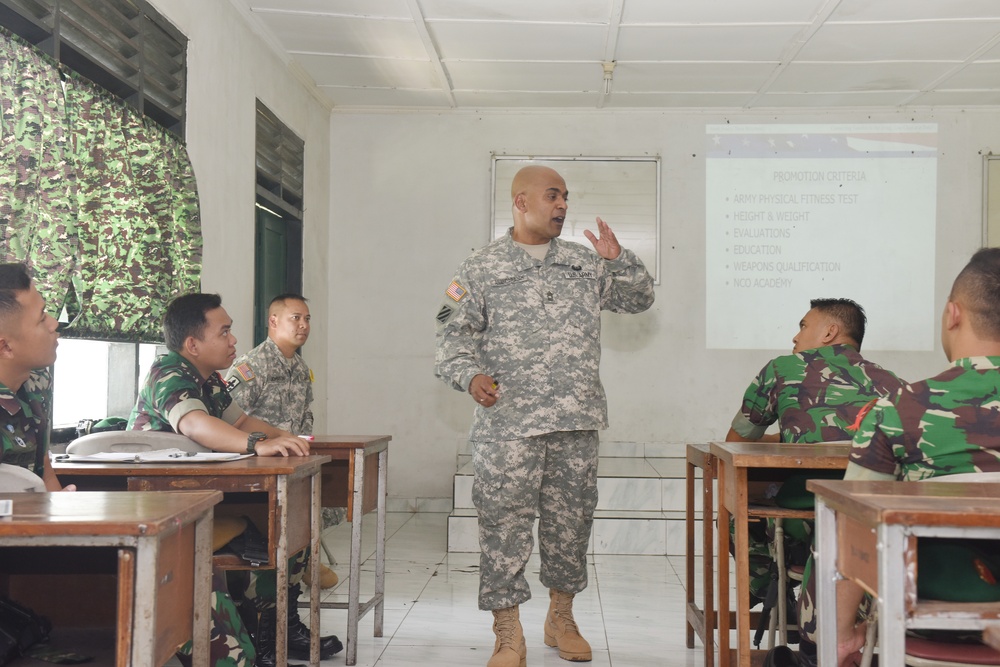 Hawaii Guardsmen and Indonesian Soldiers share military tactics abroad