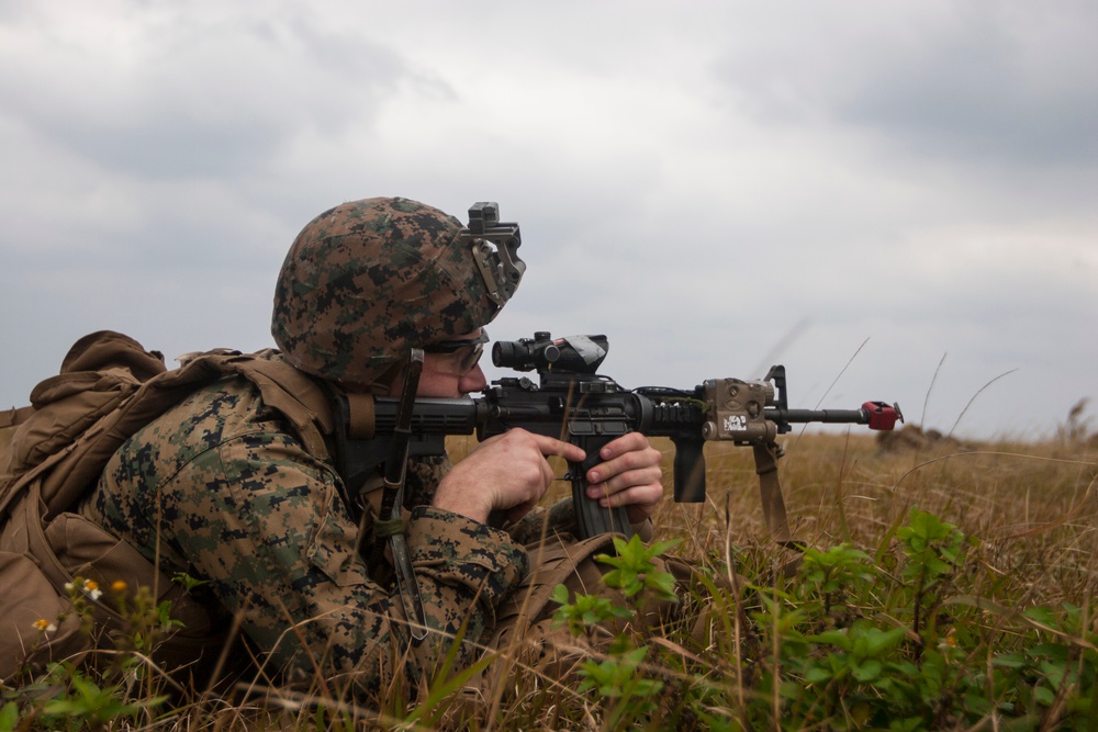 Vertical Assault: 31st MEU Marines take Ie Shima by storm