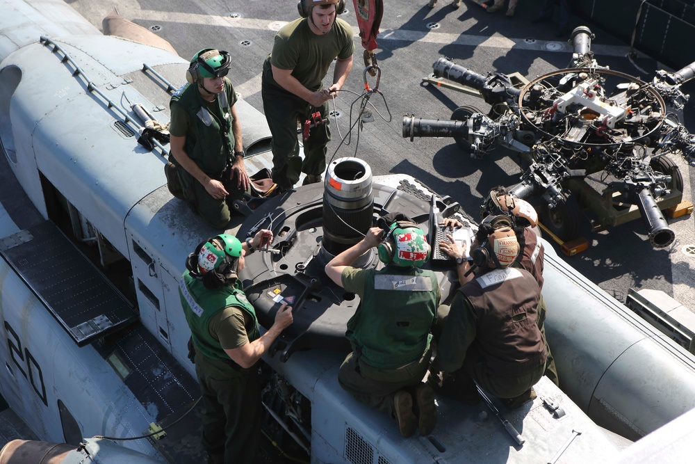 Marine Medium Tiltrotor Squadron (VMM) 162 (Reinforced) replacing main rotor head aboard the USS Arlington