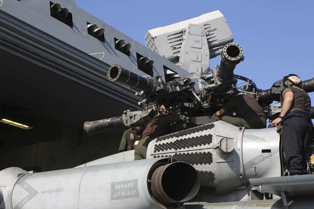 Marine Medium Tiltrotor Squadron (VMM) 162 (Reinforced) replacing main rotor head aboard the USS Arlington