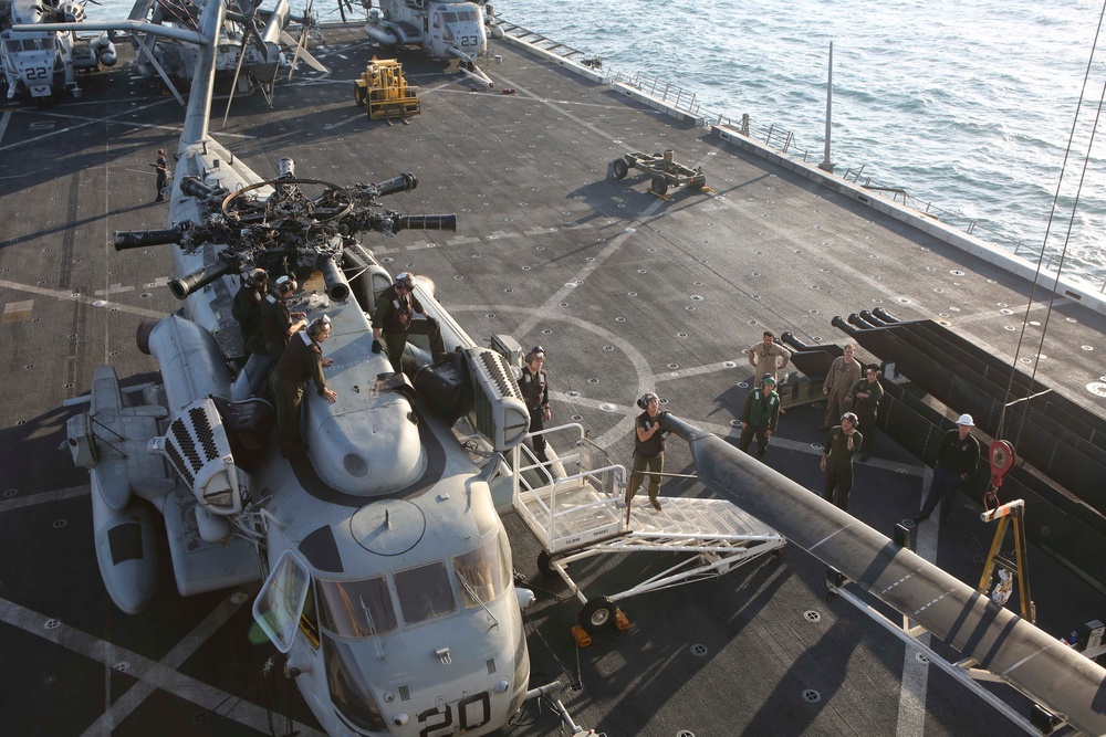 Marine Medium Tiltrotor Squadron (VMM) 162 (Reinforced) replacing main rotor head aboard the USS Arlington