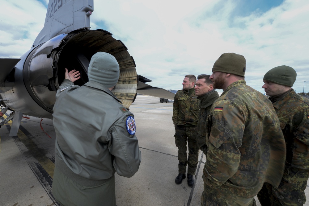 German JTACs learn about F-16C capabilities