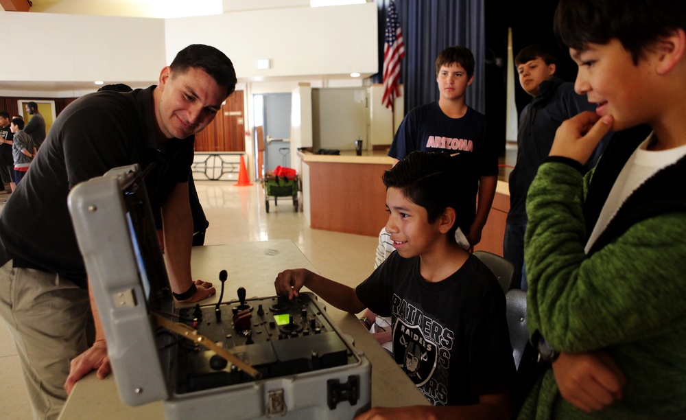 Fun with robots: EOD Marines mentor local students