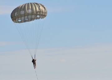Paratroopers of B Co., 112th Signal Bn., 528th Special Operations Sustainment Brigade conducts airborne operations near Camp Lejeune.