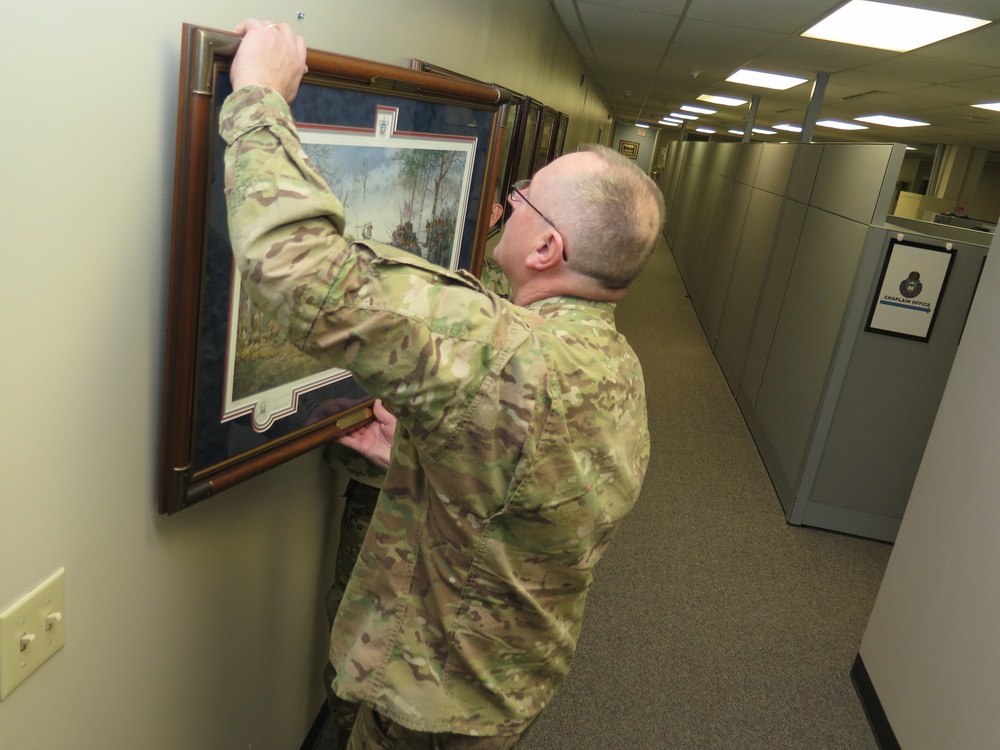 The South Carolina National Guard is presented with a painting commissioned by the U.S. Army War College class of 2015