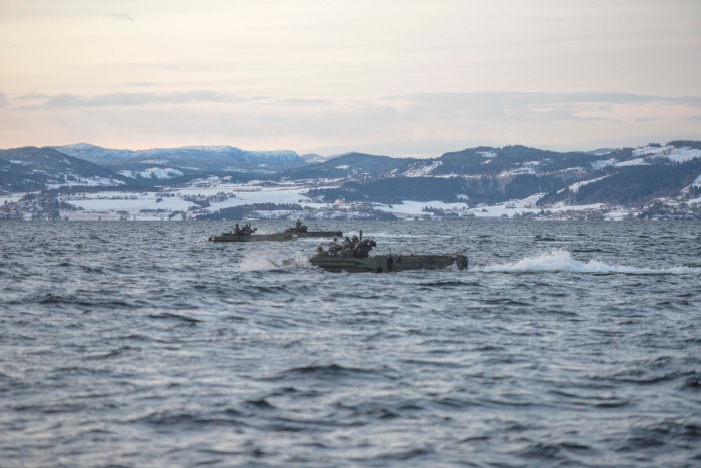 USS Fort McHenry operations