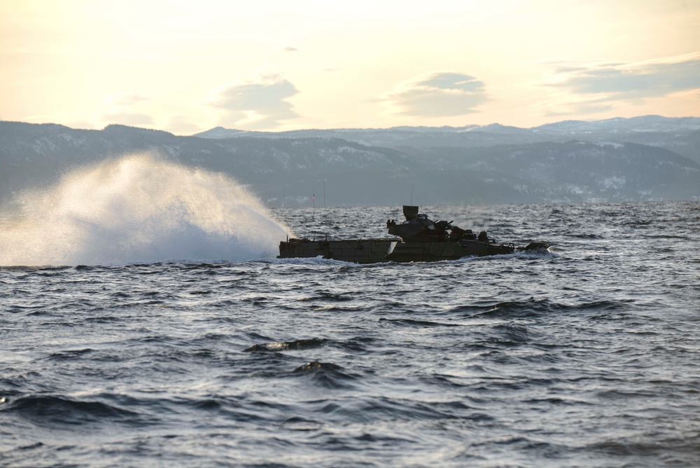 USS Fort McHenry operations