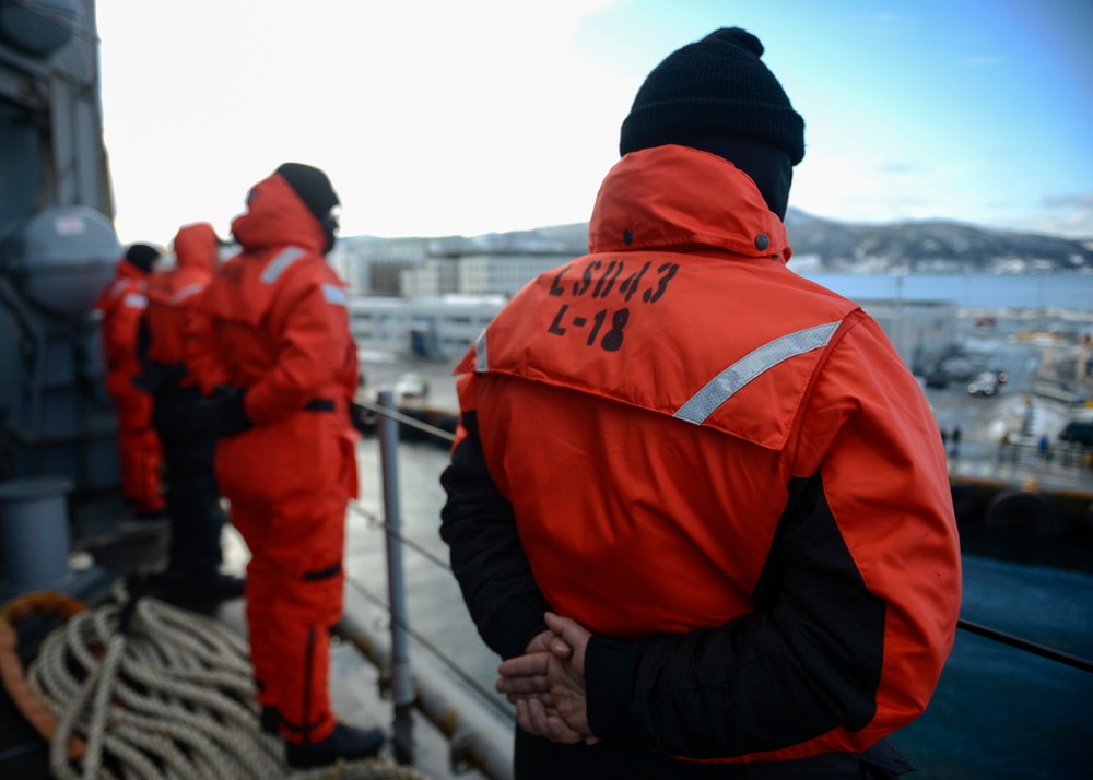 USS Fort McHenry operations