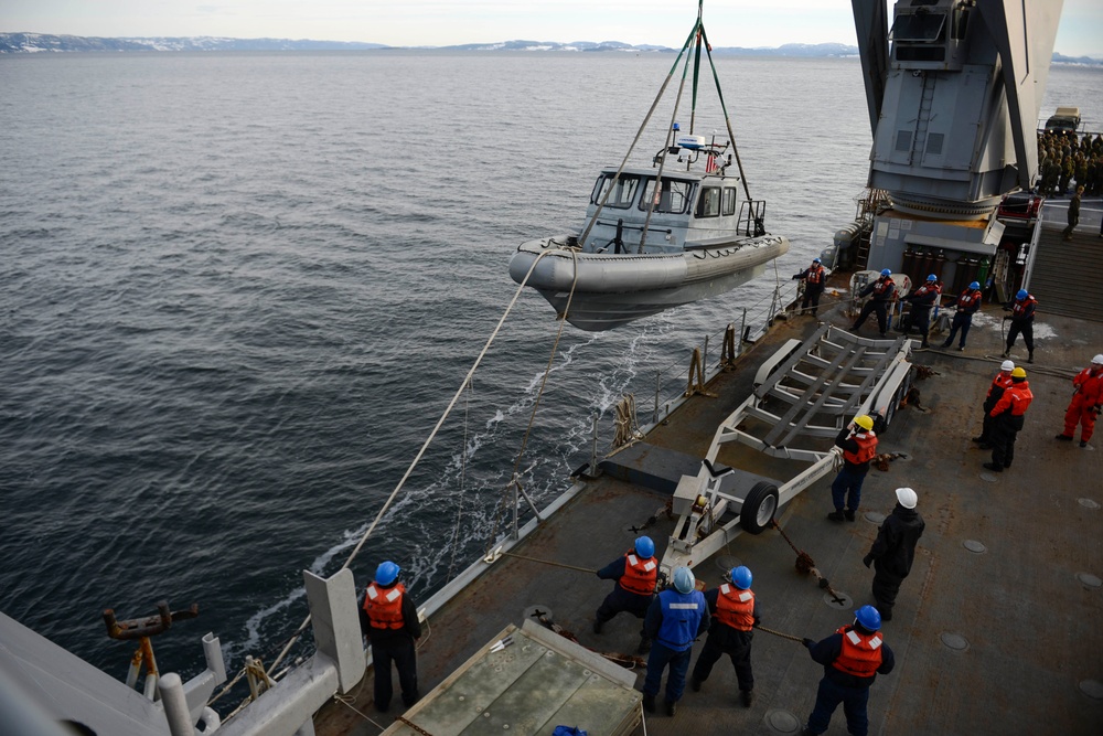 USS Fort McHenry operations