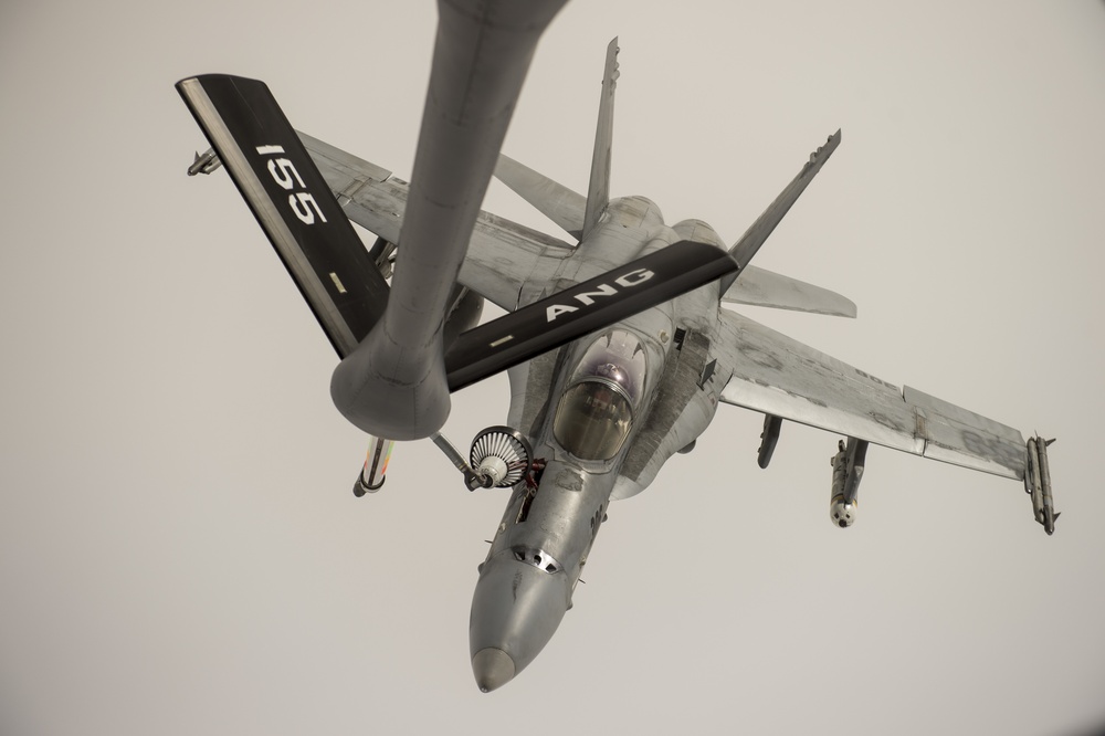 340th EARS Refuels F-18's