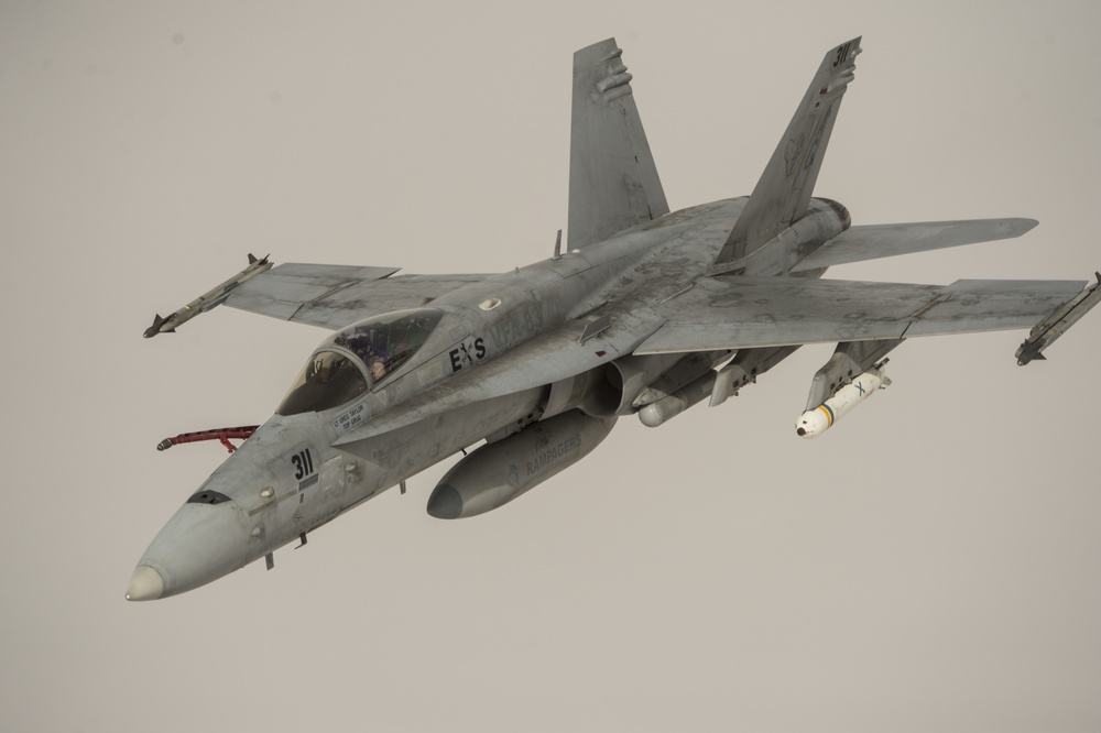 340th EARS refuels F-18s