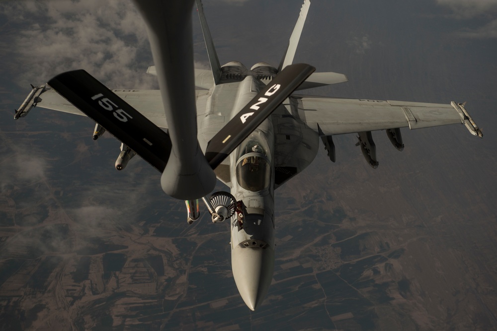 340th EARS refuels F-18s