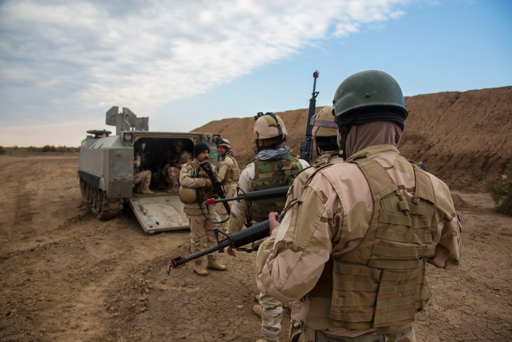 Australian forces train Iraqi Junior Leaders Course