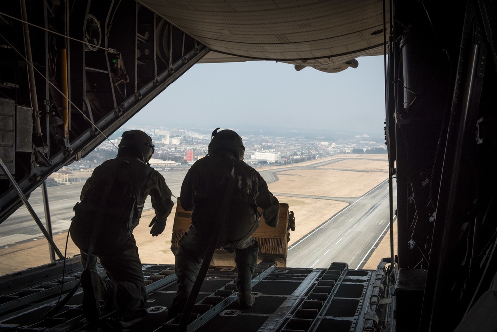 USFJ commander flies with the 36th Airlift Squadron