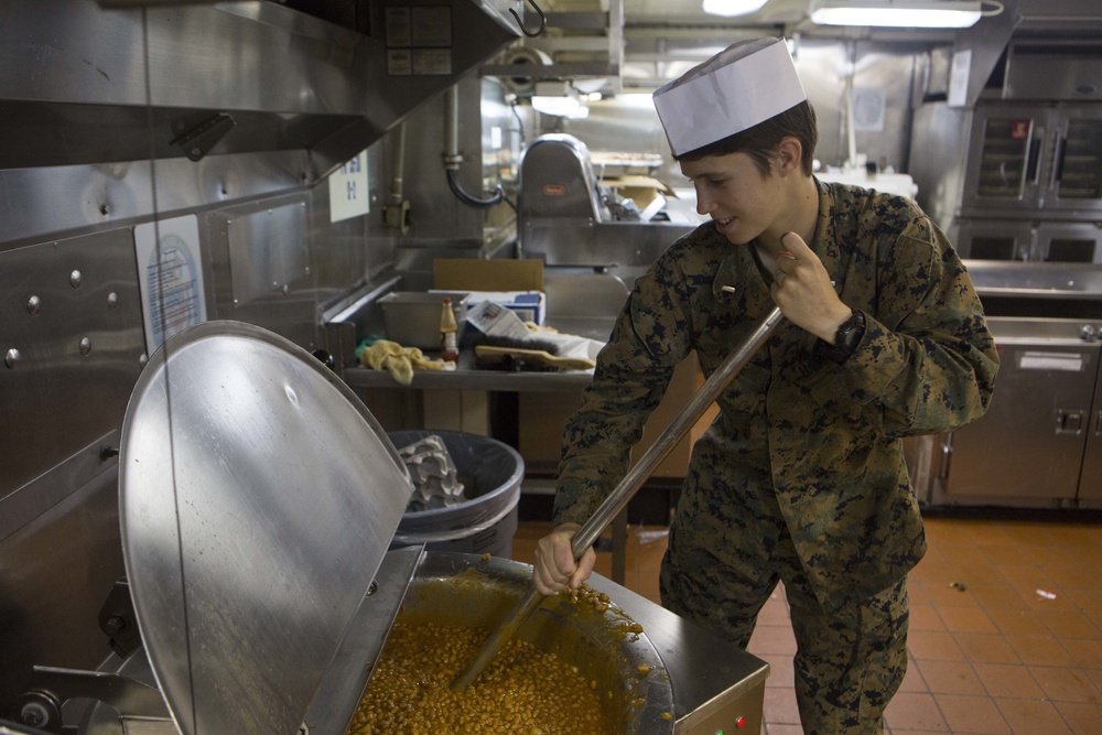 31st MEU enjoys 'steel beach' aboard USS Ashland