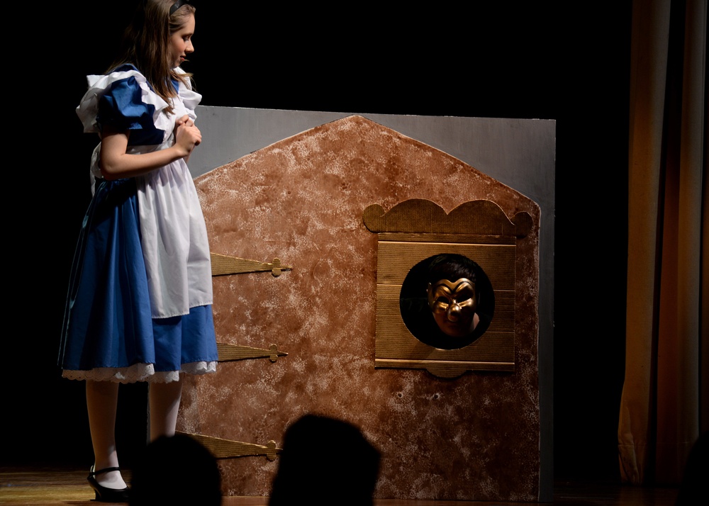 Down the rabbit hole: Students perform 'Alice in Wonderland Jr.'
