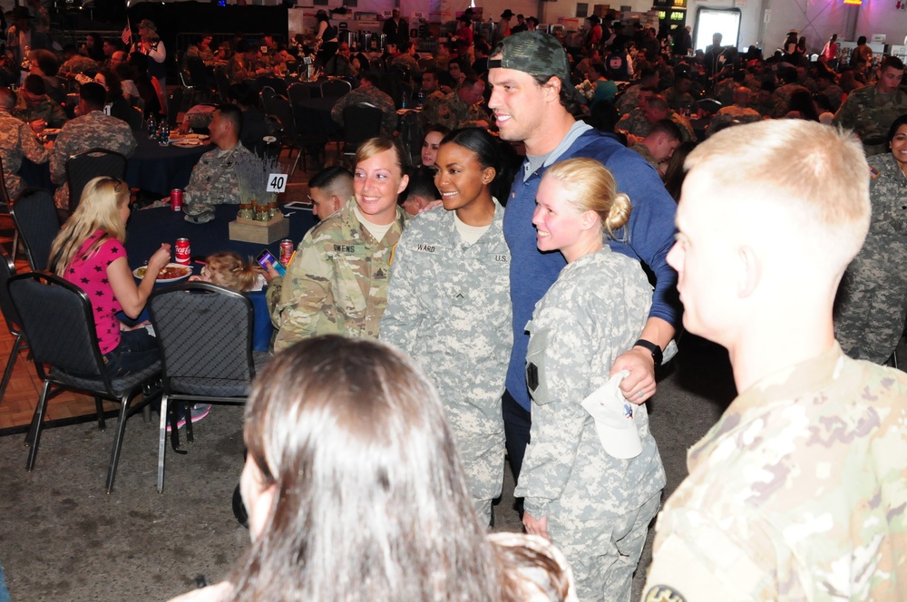 Fort Hood Soldiers, families enjoy day at the Houston Livestock Show and Rodeo