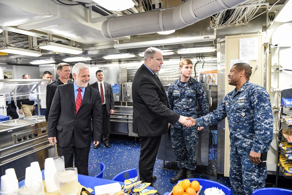 DSD meets with sailors aboard the USS Stout
