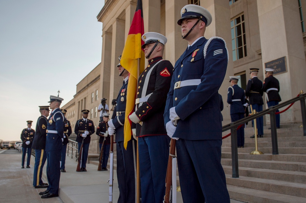 Secretary of defense meets with German MoD