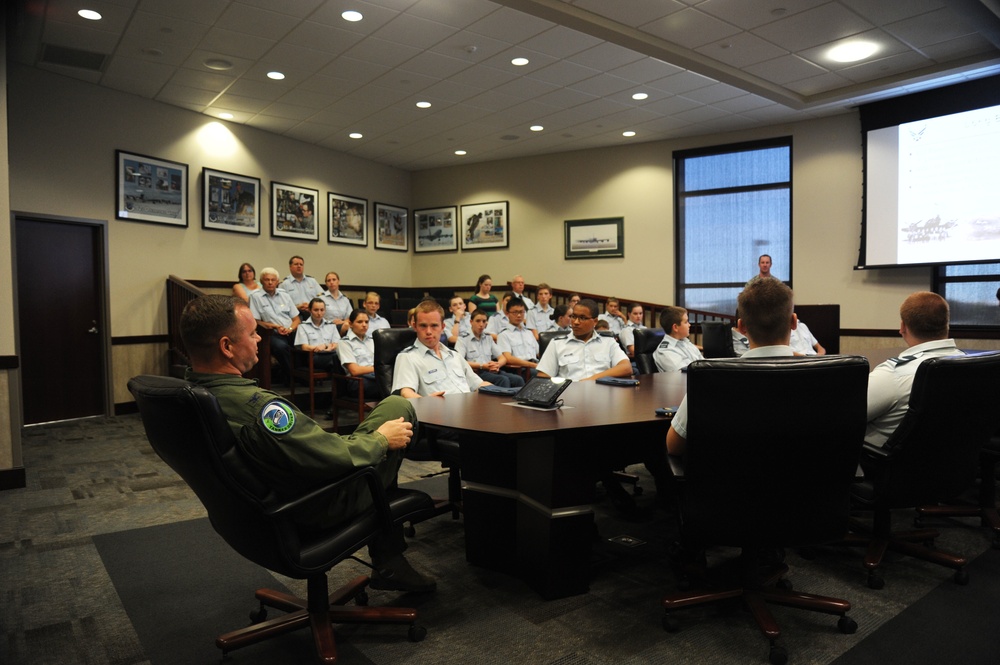 Royal Canadian Air Cadets tour USAF base