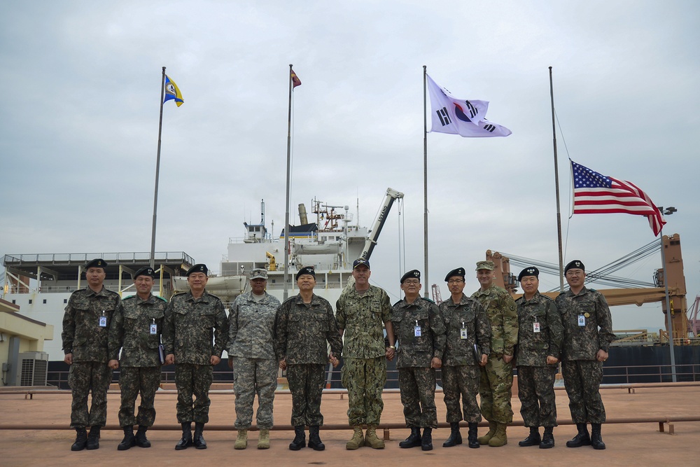 ROK army chief of staff tours Military Sealift Command Office Korea