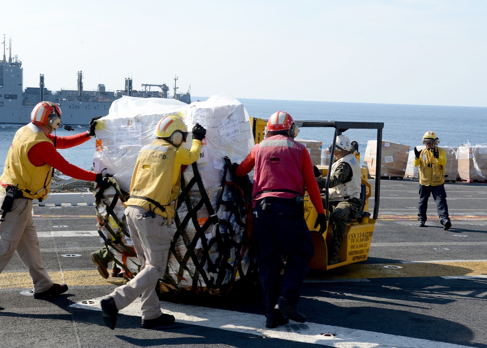 USS Boxer vertical replenishment