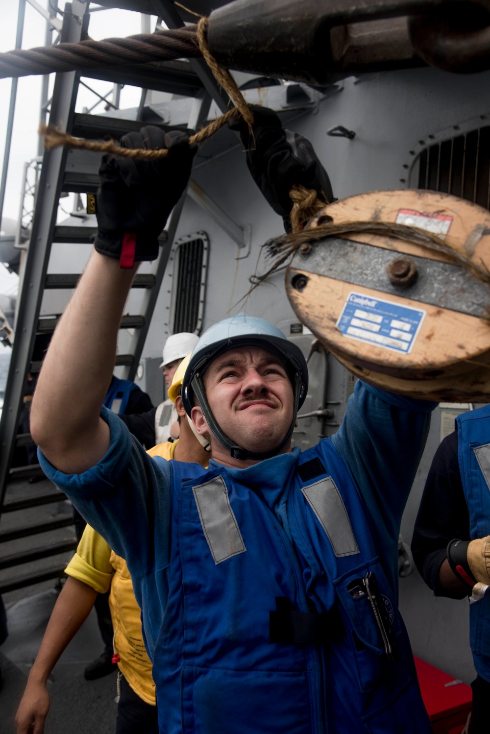 USS Chung-Hoon replenishment at sea