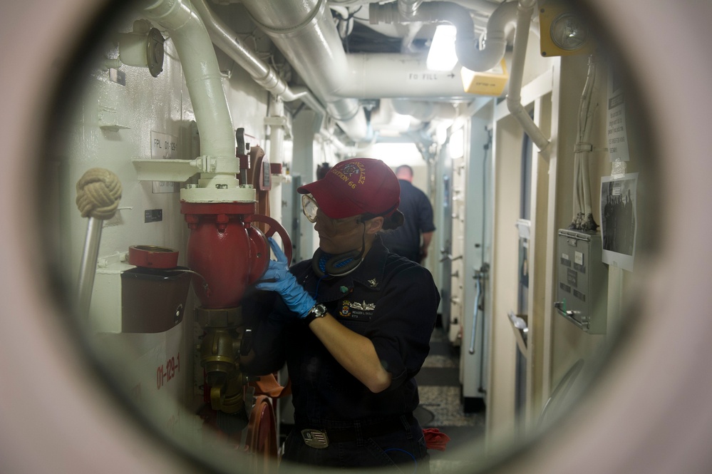 USS Gonzalez sailor performs maintenance