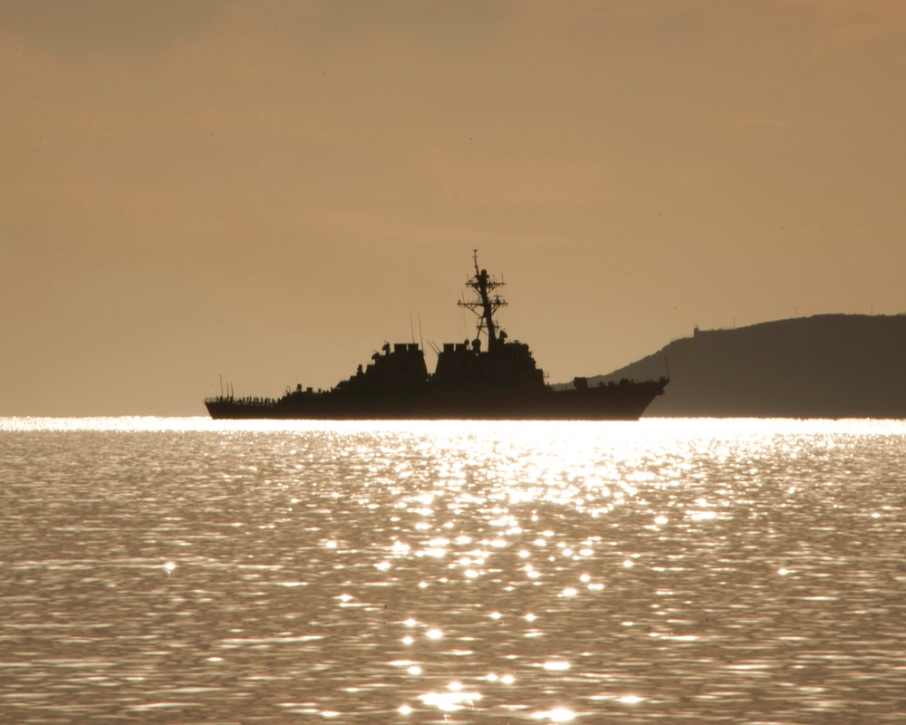 USS Ross arrives in Souda Bay