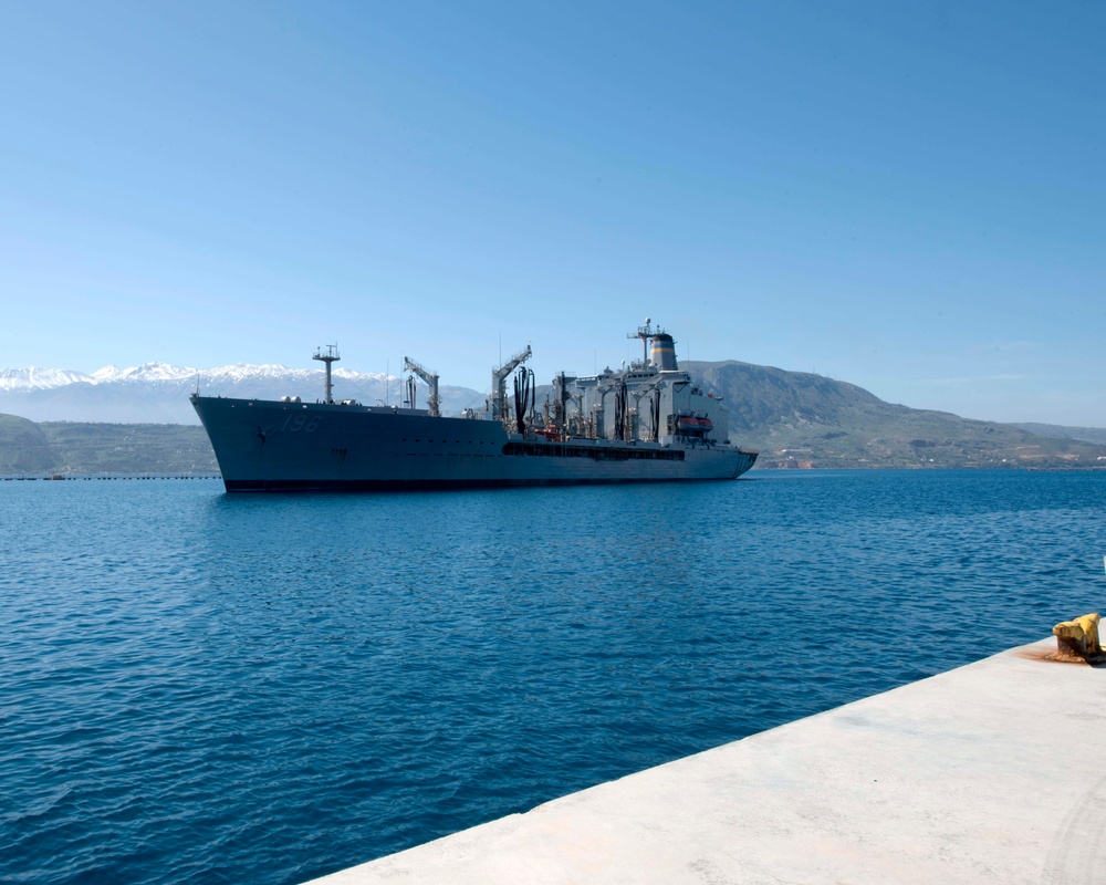 USNS Kanawha (T-AO 196) arrives in Souda Bay