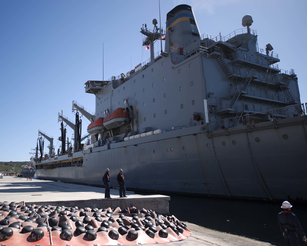 USNS Kanawha (T-AO 196) arrives in Souda Bay