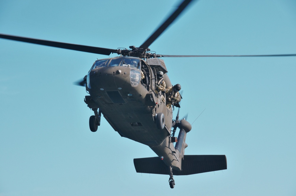 California and West Virginia Army National Guard Soldiers conduct deck landing qualifications