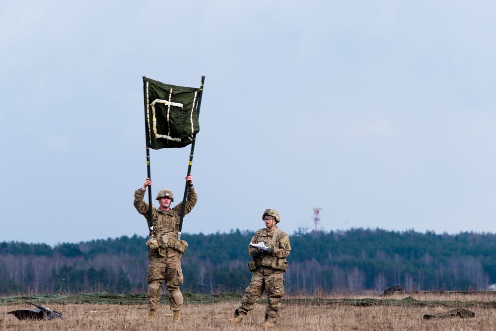 4-319th AFAR, 173rd AB, Howitzer and personel drop