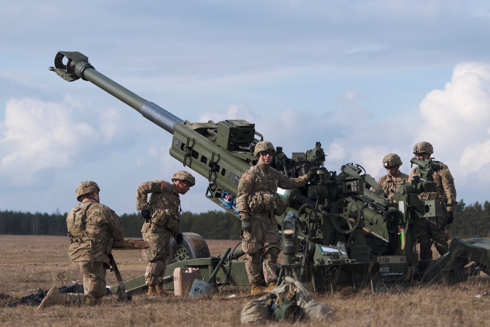 4-319th AFAR, 173rd AB, Howitzer and personel drop