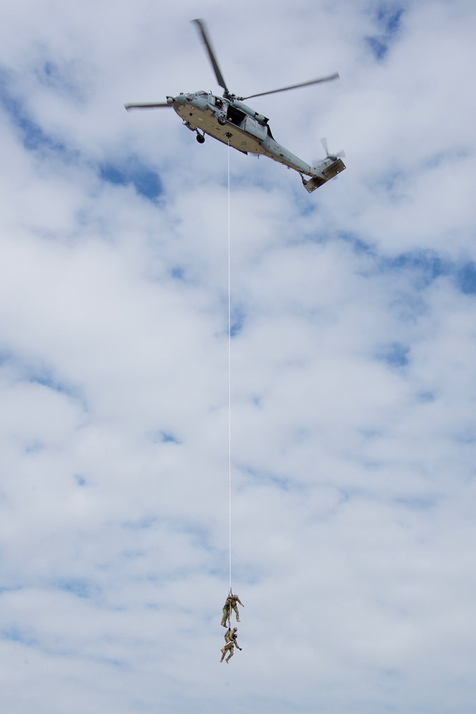 Fast roping, rappelling, and special purpose insertion and extraction practice