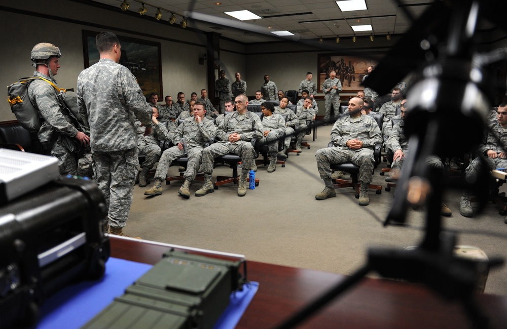 Undergraduate cyber students receive JCSE presentation