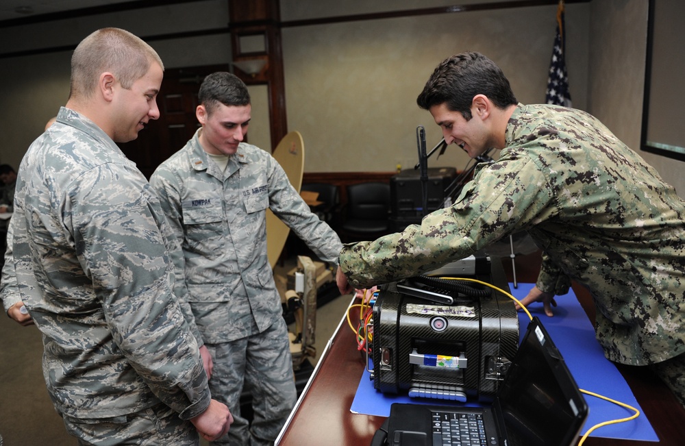 Undergraduate cyber students receive JCSE presentation