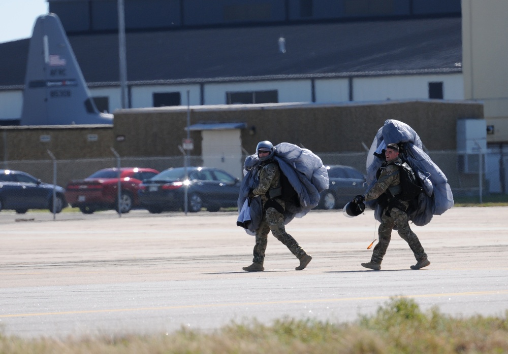 Landing safe: Battlefield Airmen perform training exercise