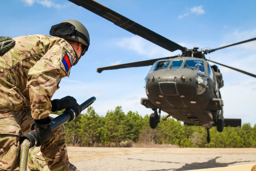 British paratroopers conducts Air Assault School