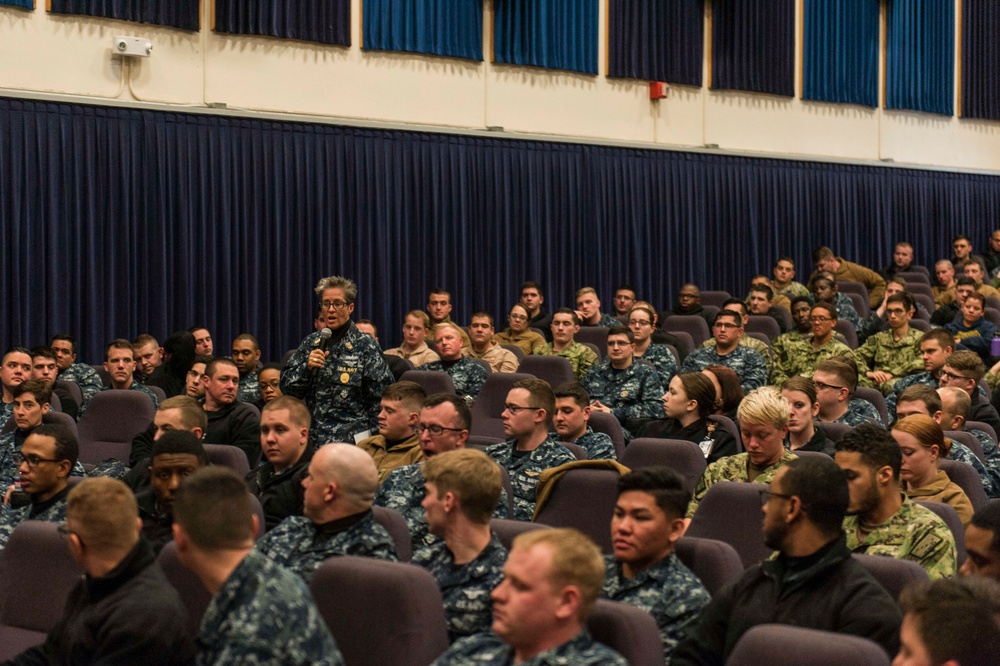 USPACFLT Master Chief visits NASWI