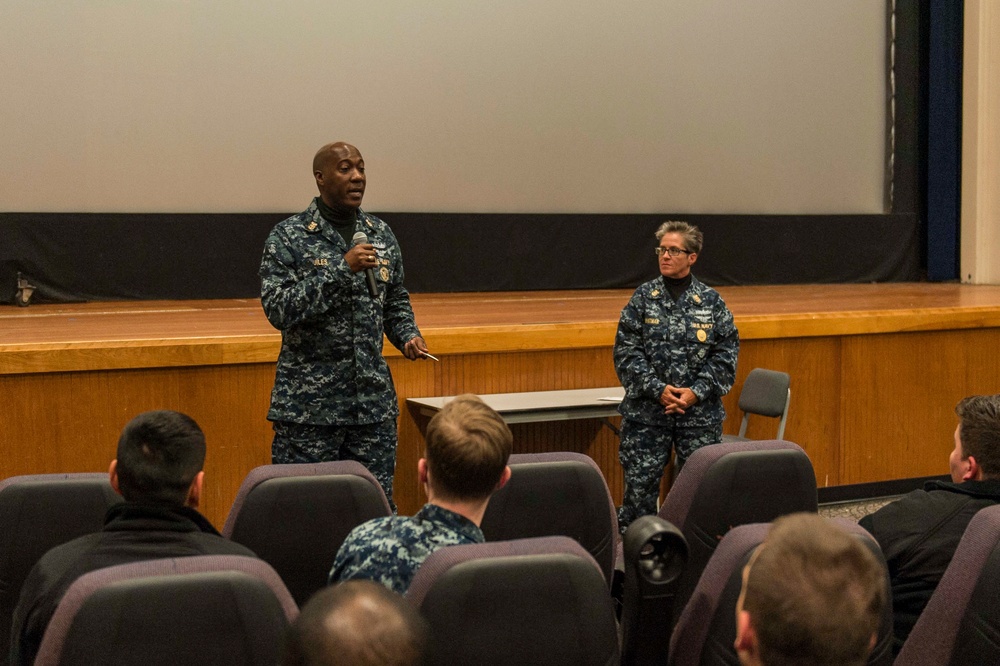 USPACFLT Master Chief visits NASWI