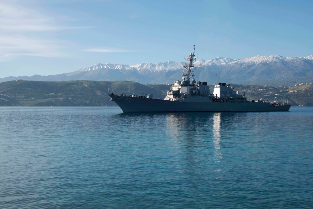 USS Ross arrives in Souda Bay