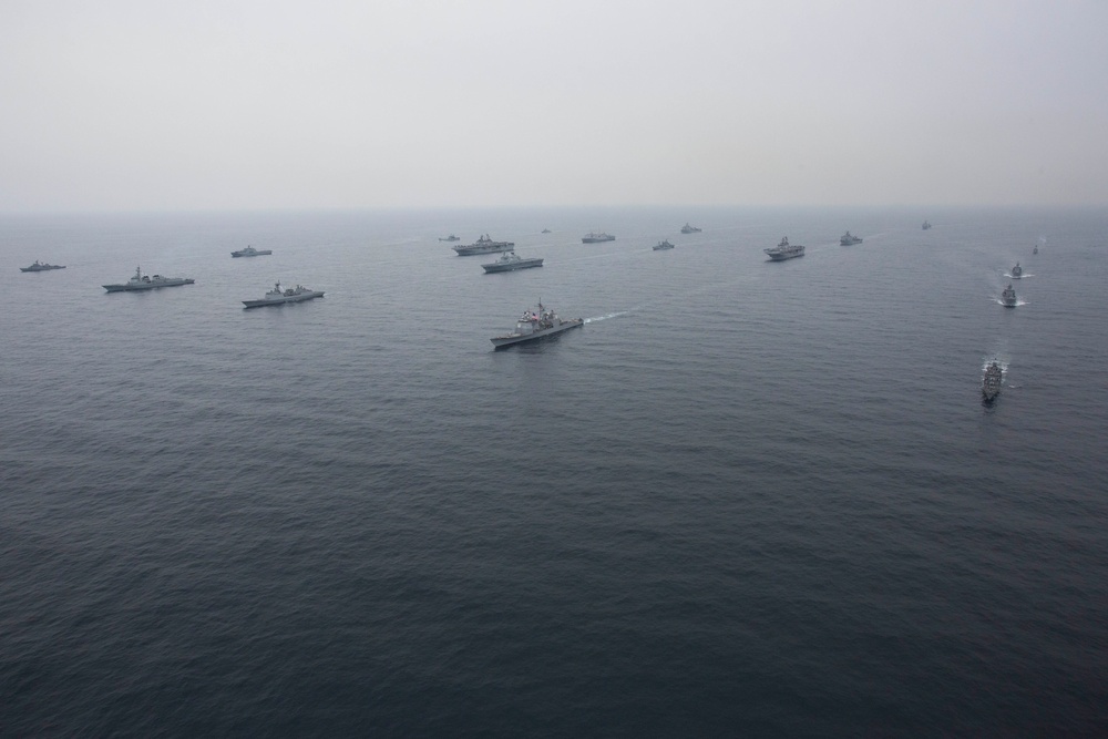 U.S., ROK Navy ships sail together for Ssang Yong 16