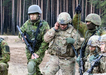 US, Lithuanians conduct assault on airfield