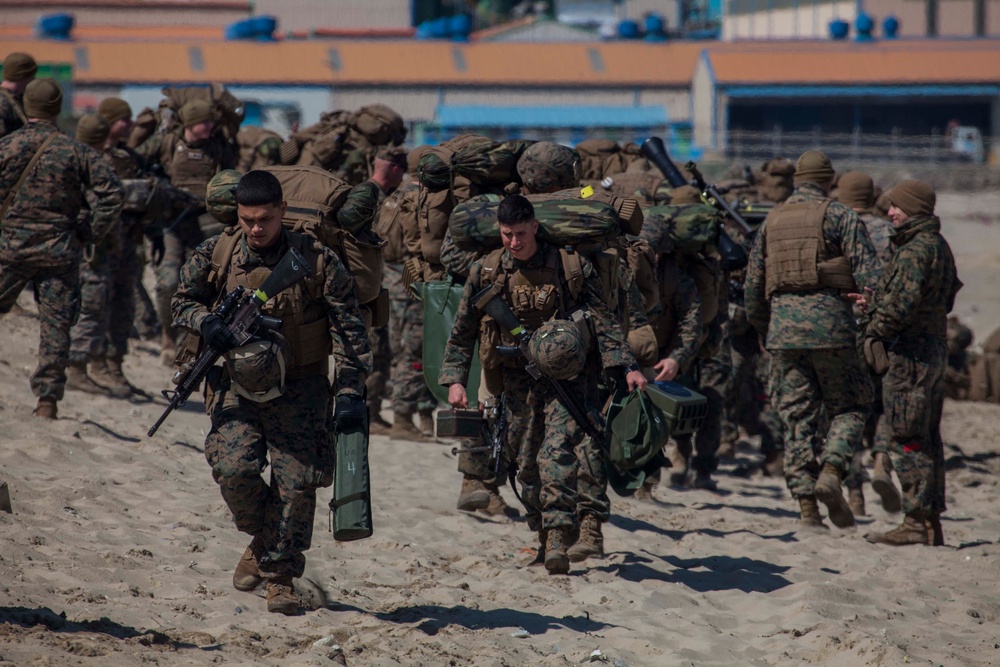 31st MEU offloads during Exercise Ssang Yong 16