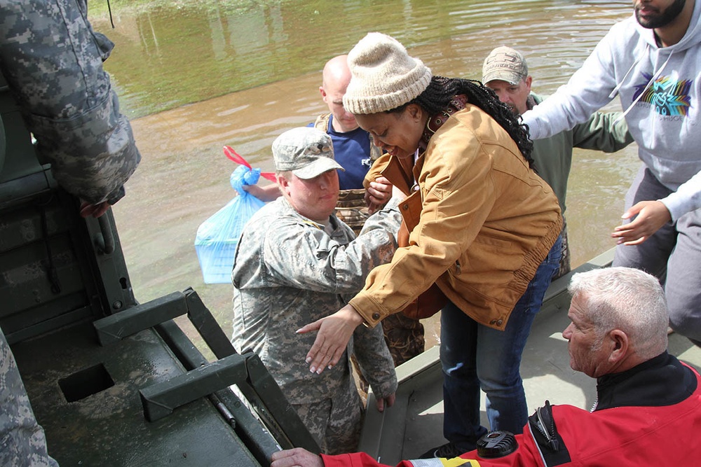La. Guardsmen continue 24-hour rescues, flood operations